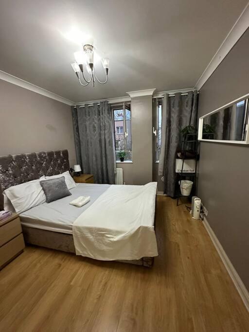 A 2 Standard Bedrooms Flat *