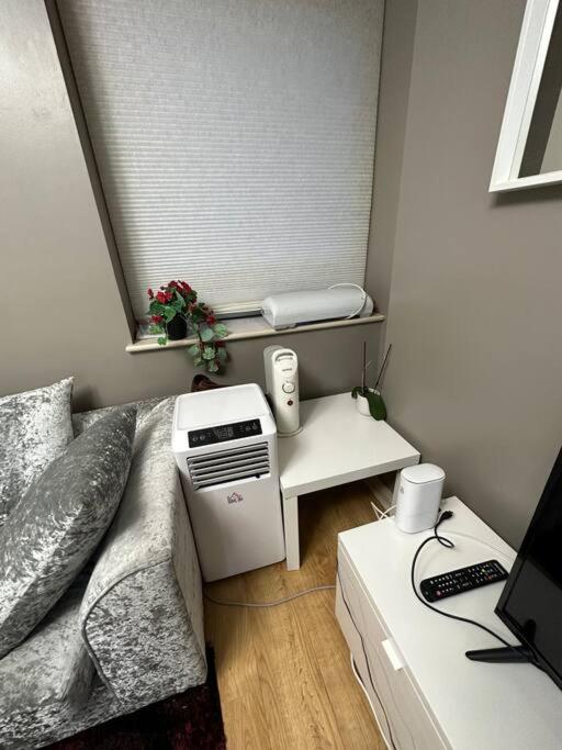 A 2 Standard Bedrooms Flat Londra